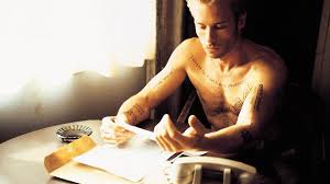Memento di Christopher Nolan – USA – 2000