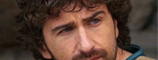 Slitta al 2021 il nuovo film di Alessandro Siani “Chi ha incastrato Babbo Natale?”