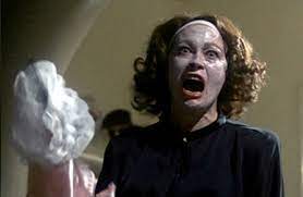 Mammina cara (Mommie dearest) di Frank Perry – USA –  1981 – Durata 129’