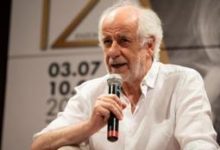 Toni Servillo: “A teatro devi perderti per poi ritrovarti”