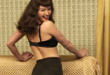 La scandalosa vita di Bettie Page di Mary Harron  – USA – 2015